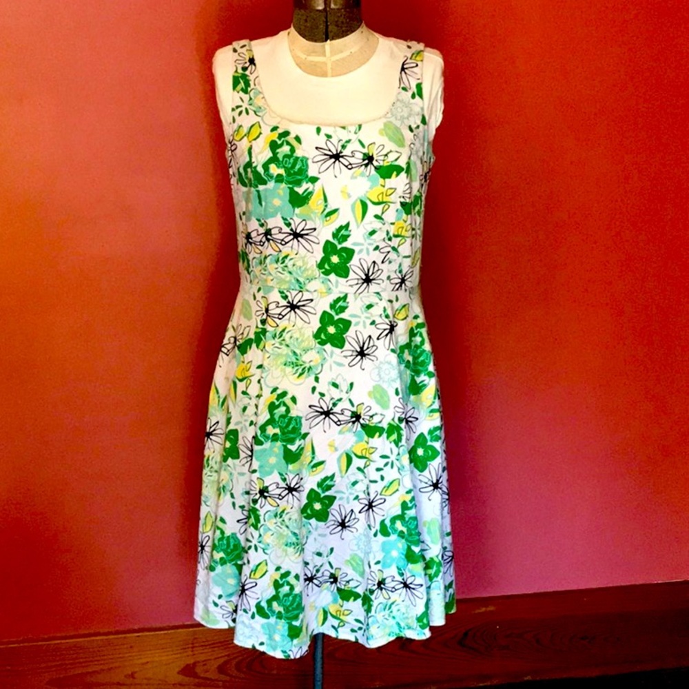 Stretch fit and flare print summer dress!